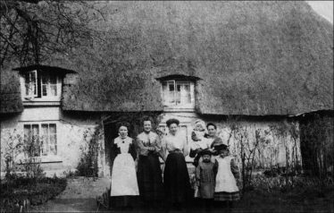 Orchard Cottage c.1910 - possibly Elizabeth Felstead holding the baby | Photo supplied by Joan Gane