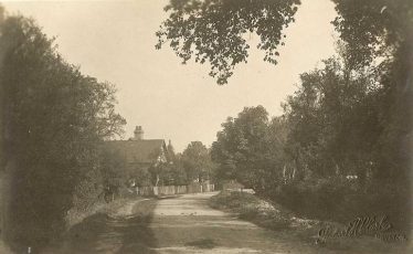 Chiswick End, Meldreth in the 1930s.  Chiswick Farm is in the background.  The scene is little changed from the photo above. | Robert Clarke postcard