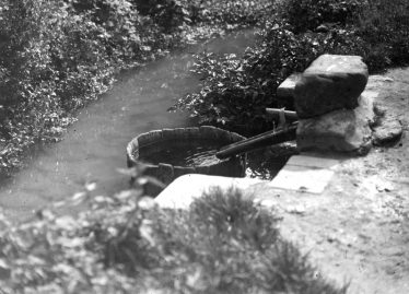 Fountain and Stream in Chiswick End in 1931 | Cambridge Antiquarian Society Lantern Slide