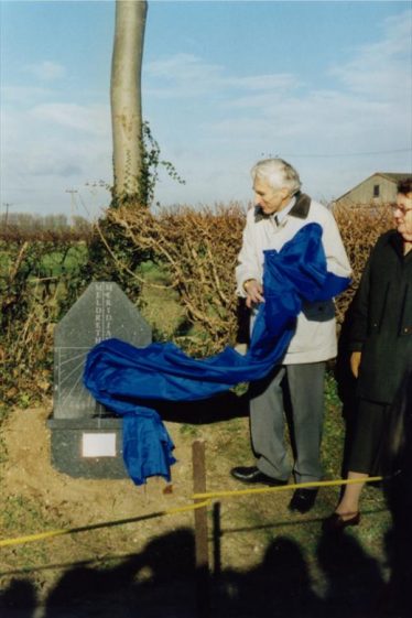 Sir Martin Rees, Astronomer Royal unveiling Meridian Marker. | Photo supplied by Tim Gane