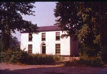 Oak Villa, home of the Ellis family for many years.  Pictured in 1956. | Photograph supplied by Ann Handscombe