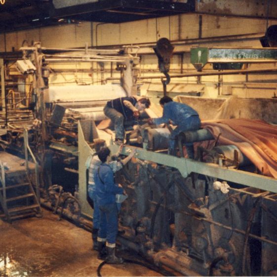 Step 11 Fitting a New Cloth Ready for the Next Batch of Sheets Step 11 Fitting a New Cloth Ready for the Next Batch of Sheets | Photo courtesy of Linda Clarke