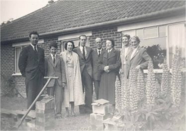 (15) The Walford family in 1953